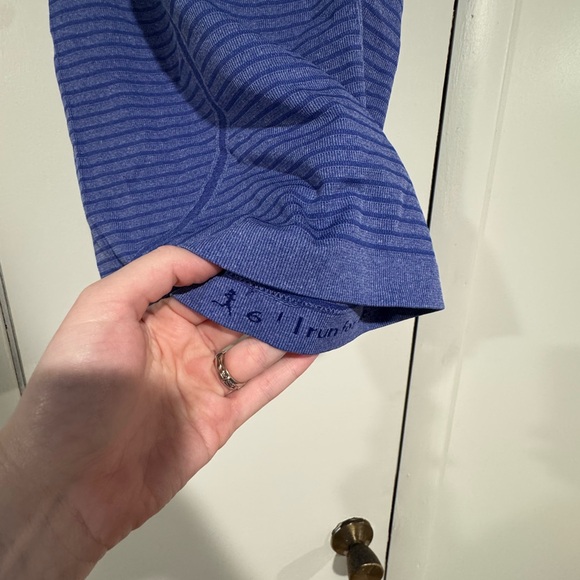 Lululemon athlethia Racerback Tank in periwinkle size 6 Swiftly Tech Striped - Picture 5 of 6